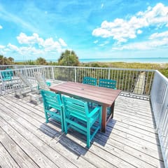2BR Beachfront Townhouse w/ private beach access