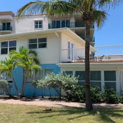 2BR Beachfront Townhouse w/ private beach access
