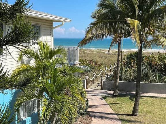 2BR Beachfront Townhouse w/ private beach access - Image 5