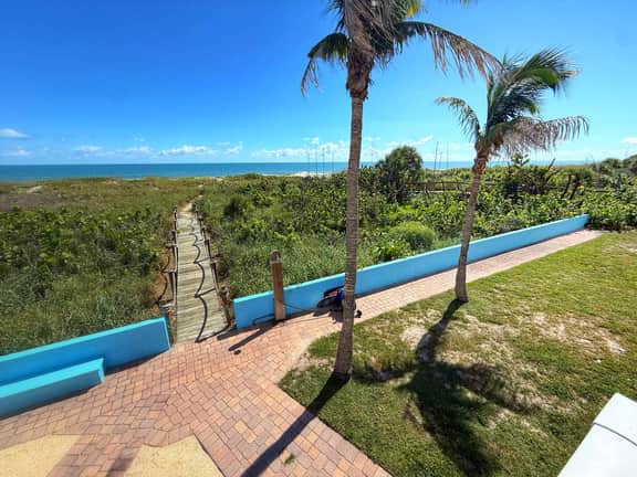 2BR Oceanfront Townhouse w/ private beach access - Image 3