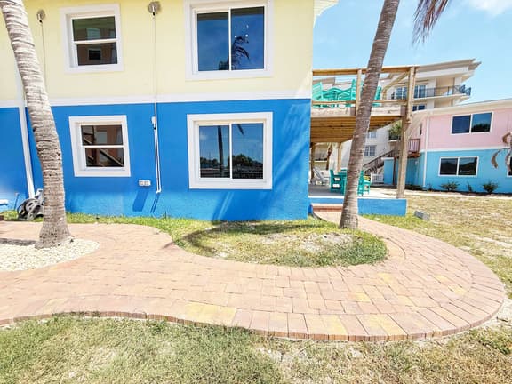 Stunning 3 Bedroom Oceanfront Villa in Cocoa Beach with Private Beach Access - Image 1