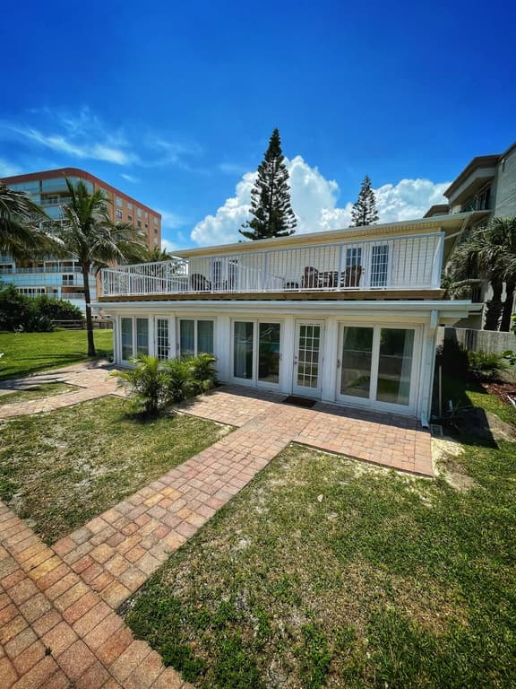 2BR Oceanfront Townhouse w/ private beach access - Image 1